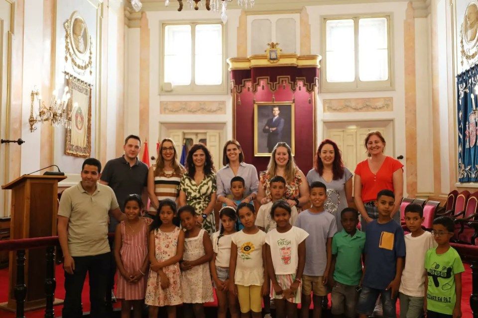 Alcalá recibe a los niños saharauis del programa “Vacaciones en Paz” que pasarán el verano acogidos por familias complutenses | Alcalá Hoy buff.ly/3Lf9cxK