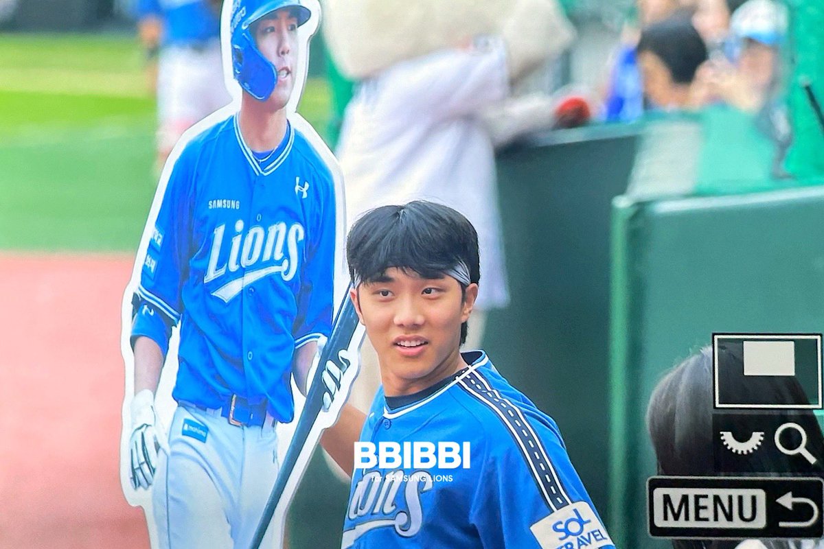 240706 #삼성라이온즈 #이재현 #김영웅 재현이가 영웅이 판넬 들거 나엄 아 ㅜㅋㅋㅋㅋㅋㅋㅋㅋㅋ