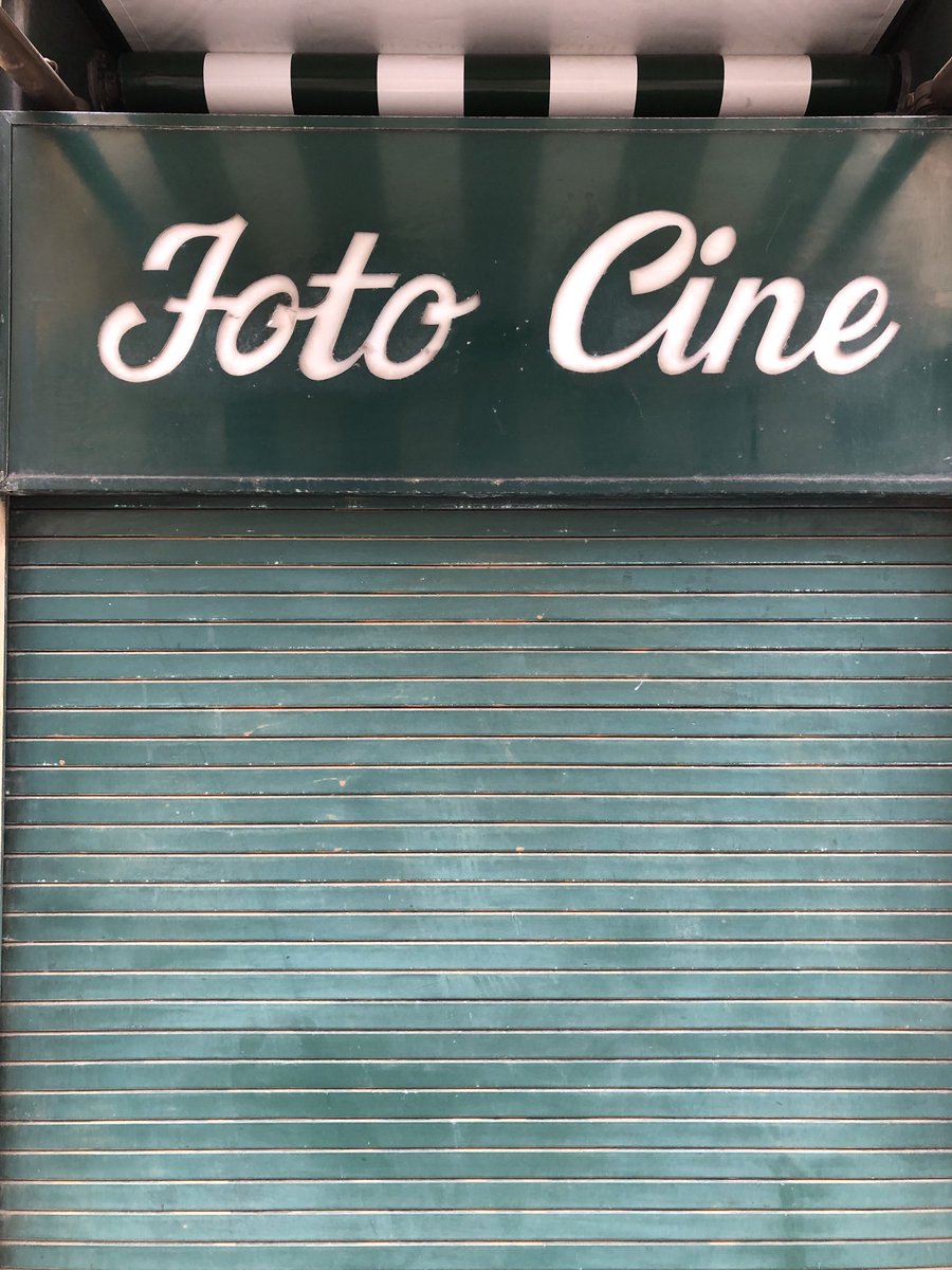 DelphDub's tweet photo. Rome regorge d’enseignes de magasin au charme suranné incroyable 😍 #typo #typolover https://t.co/sanKeAHD45