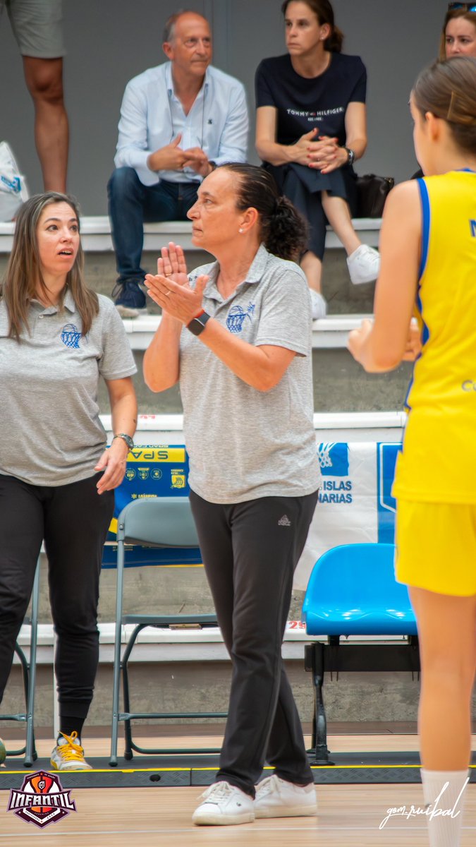 cbislascanarias's tweet image. Julio, buen mes para echar la vista atrás y hacer balance. La campaña 23-24 ha vuelto a ser exitosa para los filiales del CBIC SPAR Gran Canaria. Y junto al esfuerzo de las jugadoras, miles de kilómetros en sus viajes a las canchas, hay personas como Loly Monzón, una maestra.