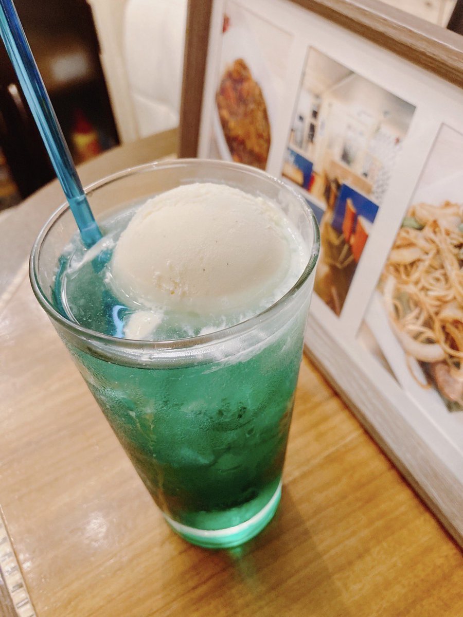 Coffee_41osaka's tweet photo. 今週はものすごく暑い1週間でしたね☀️
熱中症に気をつけて冷たいものでもどうですか?
41は喫茶店の定番クリームソーダをご用意しております🍹

#cafe  ＃かき氷　＃京橋　＃オムライス
＃パフェ　＃デザート　＃珈琲　＃深夜
＃パンケーキ　＃カレー　＃サンドウィッチ　＃クリームソーダ https://t.co/HFBKkibroP