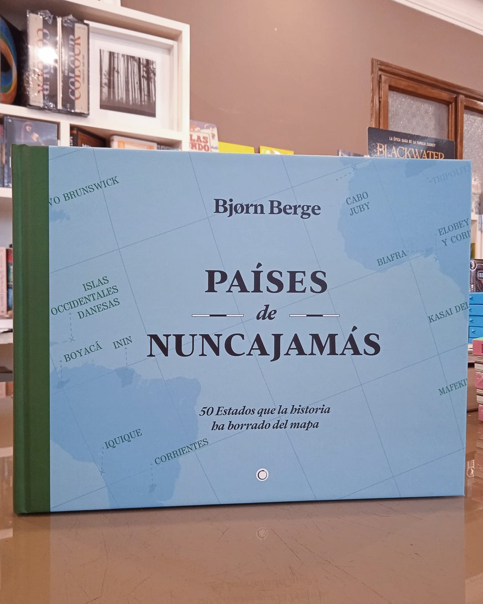 #librodeldía "Países de nunca jamás" de #BjornBerge. una exploración por todos los rincones del planeta, para redescubrir la historia olvidada de un puñado de países que existieron brevemente durante unas décadas, un año o incluso solo un mes y desaparecieron. <a href="/antoniboschedit/">Antoni Bosch editor</a>