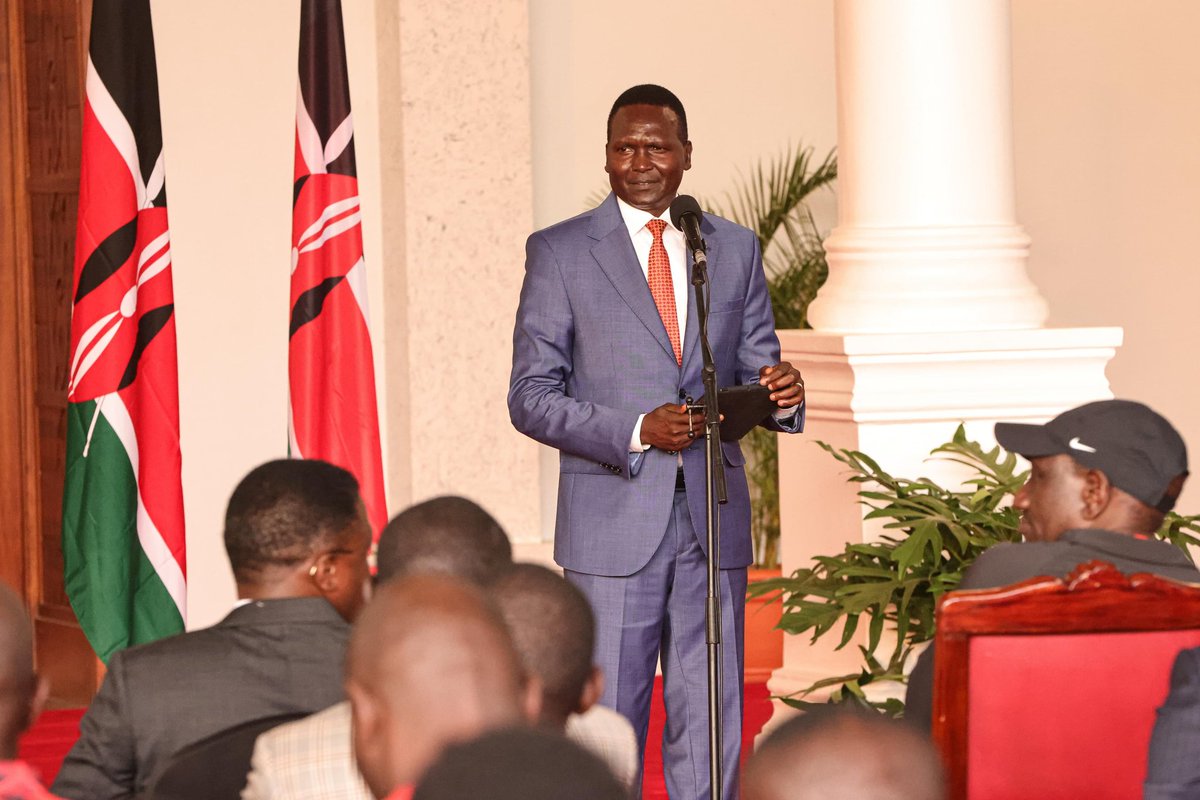 TergatP's tweet photo. Flagged off...it is a wrap.
@Paris2024 here we come.
It is Team Kenya, it is our pride,  it is our calling and we take with honour and dedication.
@StateHouseKenya 
@OlympicsKe 
@moyasa_ke 
@WilliamsRuto 
@FranceinKenya https://t.co/a3zeH288W3