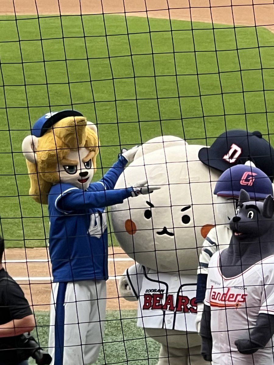 블레오가 망곰이 얼굴에 SL 쓰고 우리한테 자랑함ㅋㅋㅋㅋ