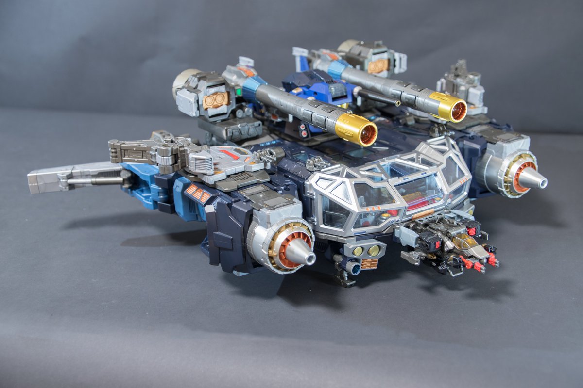 section13013001's tweet photo. フレームコア/有人
搭��スペースの関係で通常のガルダタイプに比べ武装面で劣っているがタクティカルフレームを接続しているため出力の面では上回っている
緊急時にはクラウドアクロスの艦首コネクターと接続も可能

#オールダイアクロンコンペ2024 https://t.co/Escw9syRJp