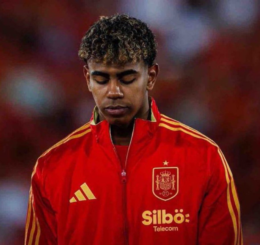 UTDTrey's tweet photo. Crazy how no superstar attacker is shining at either the Euros or Copa America, A 16 year old boy is the one stealing the show. https://t.co/AcHFnV2BxS