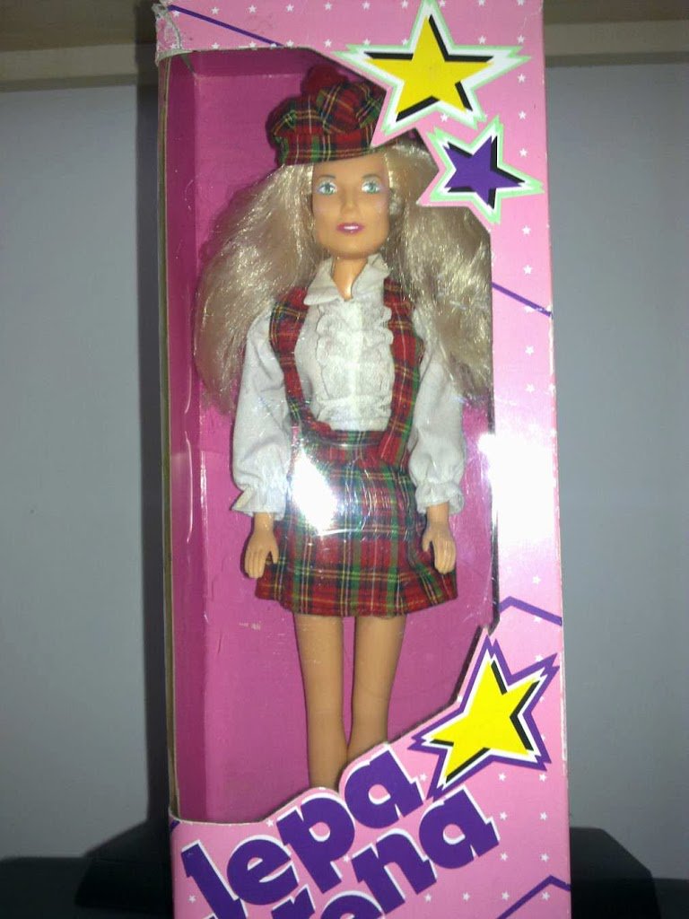 Zaboravljena lutka, to sam ja
I nevoljena svih ovih godina… #lepabrena 🫢😂
<a href="/SandraAfrikaTV/">Sandra Afrika</a>