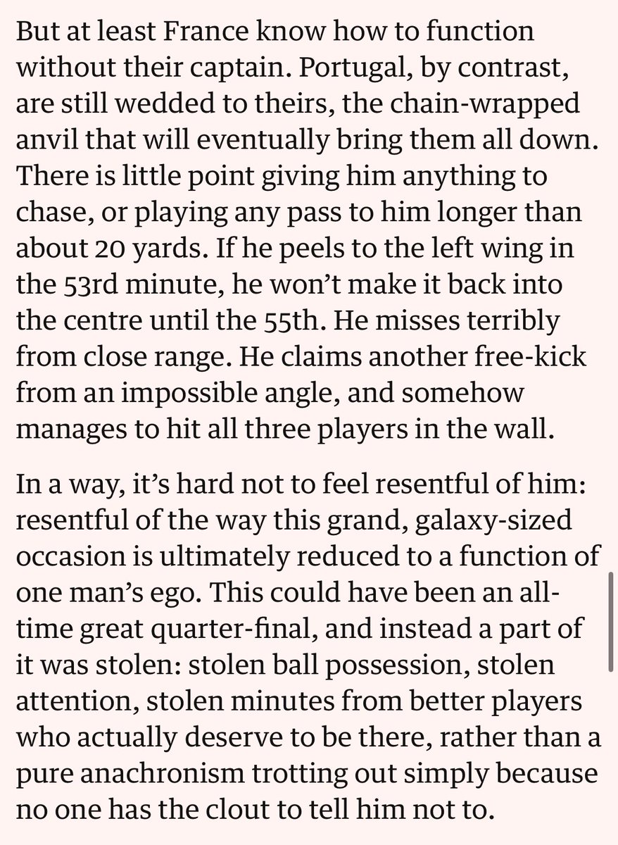 🎯 En plein dans le mille The Guardian, encore une fois.

Avec ce passage qui résume tout. 

Ou comment gâcher une génération d’immenses talents pour satisfaire l’égo d’une légende en décadence. 

#CR7