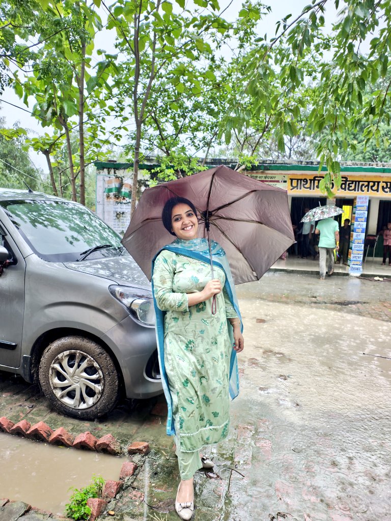 PoojaSh93557241's tweet photo. Barsaat 😊❤️🌧️🌧️🌧️ https://t.co/c02u6O8TIm