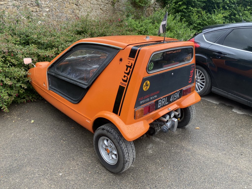 quillerrees's tweet photo. Multiple microcars in a wet Devon car park #heinkel #bondbug https://t.co/iMlewuEvBw