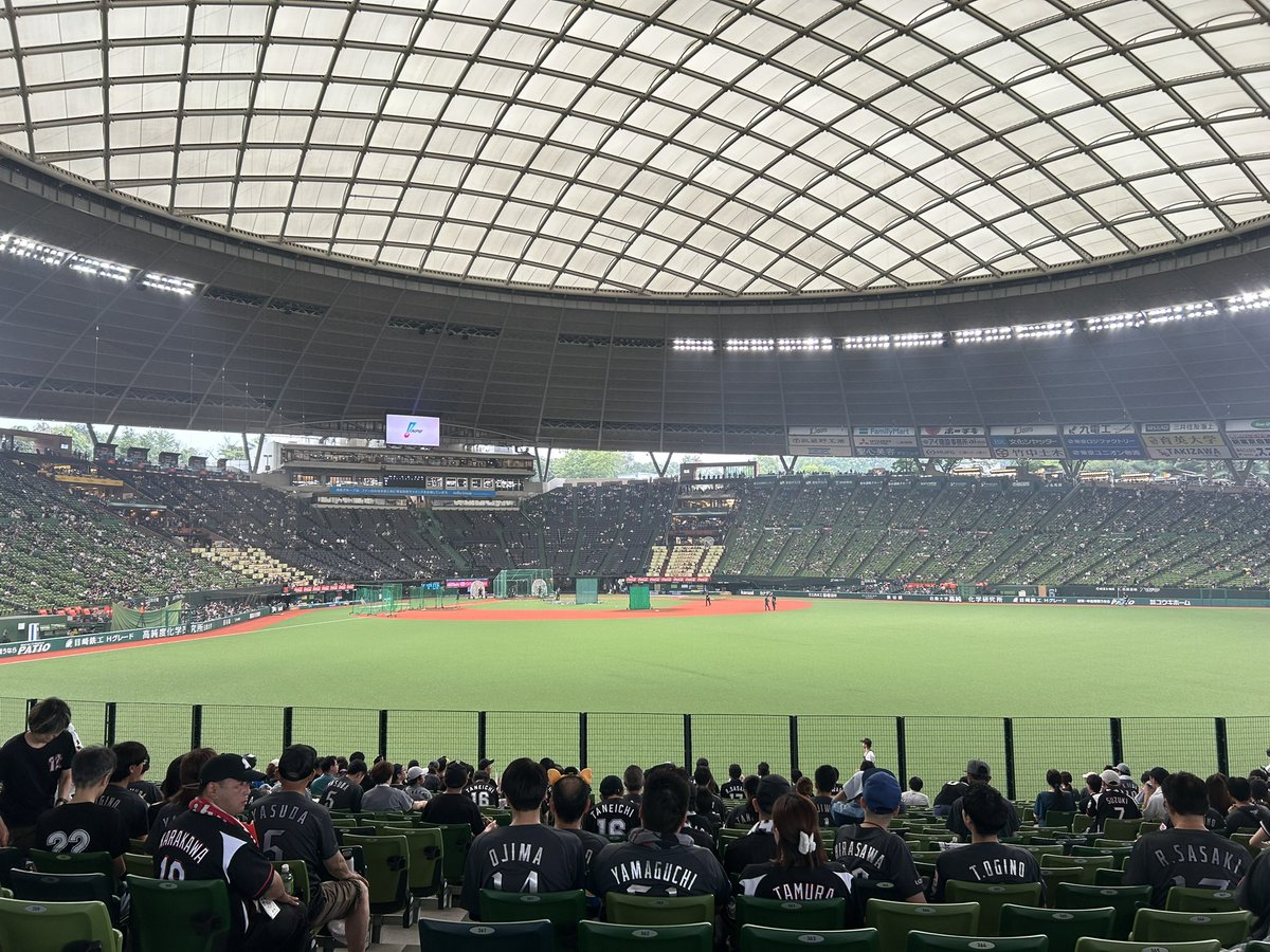 whats_michael's tweet image. ロッテのチャンステーマ歌いたいけど、マリンスタジアムのライト側取れん。なので西武球場来た。