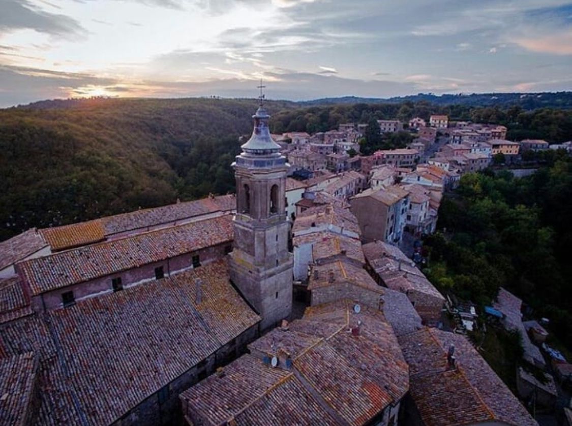 visit_lazio's tweet photo. In un punto strategico tra il #lagodiBolsena, il #marTirreno e il #monteAmiata si trova il grazioso borgo di #Latera
👉https://t.co/yg2v177fyl
📷 Ig isoroma_s
#VisitLazio #LazioIsMe #LazioEternaScoperta https://t.co/Je7TLI9UFC