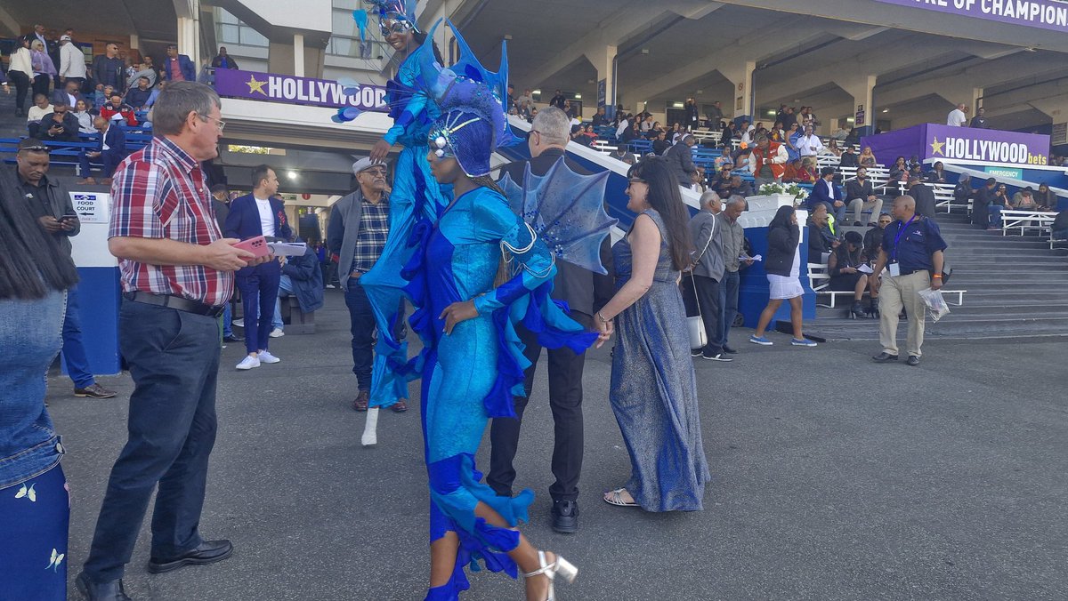 djvuslo's tweet photo. #HollywoodbetsDurbanJuly   . ##sabcnews,  fashionistas, and fashion designers dazzling us with their interpretations of "Rdide the Wave' which is this year’s theme. https://t.co/Vx30yjKNQT