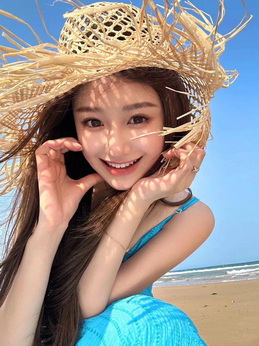 白沙湾的海风都是甜蜜的呢
来给生活比个❤
今天我看到了一朵爱心云朵
是不是很幸运？ https://t.co/gYDYWSbegB