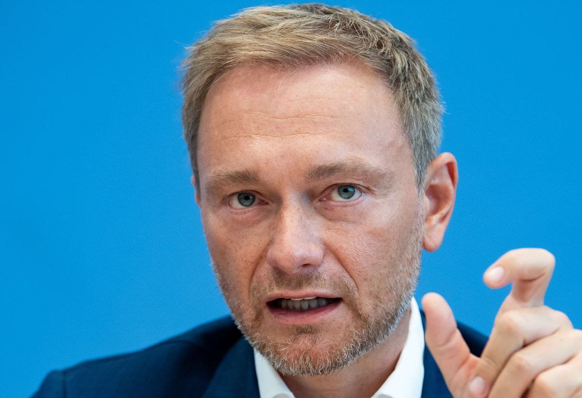 ‼️ Läuft...

Ausländer zahlen nun weniger Steuern als Deutsche... alles klar!

Finanzminister Lindner kündigte bereits im März Steuerrabatte für ausländische "Fachkräfte" an. Der Vorschlag wurde jetzt beschlossen - Ausländer sollen nun wesentlich weniger Steuern zahlen, als