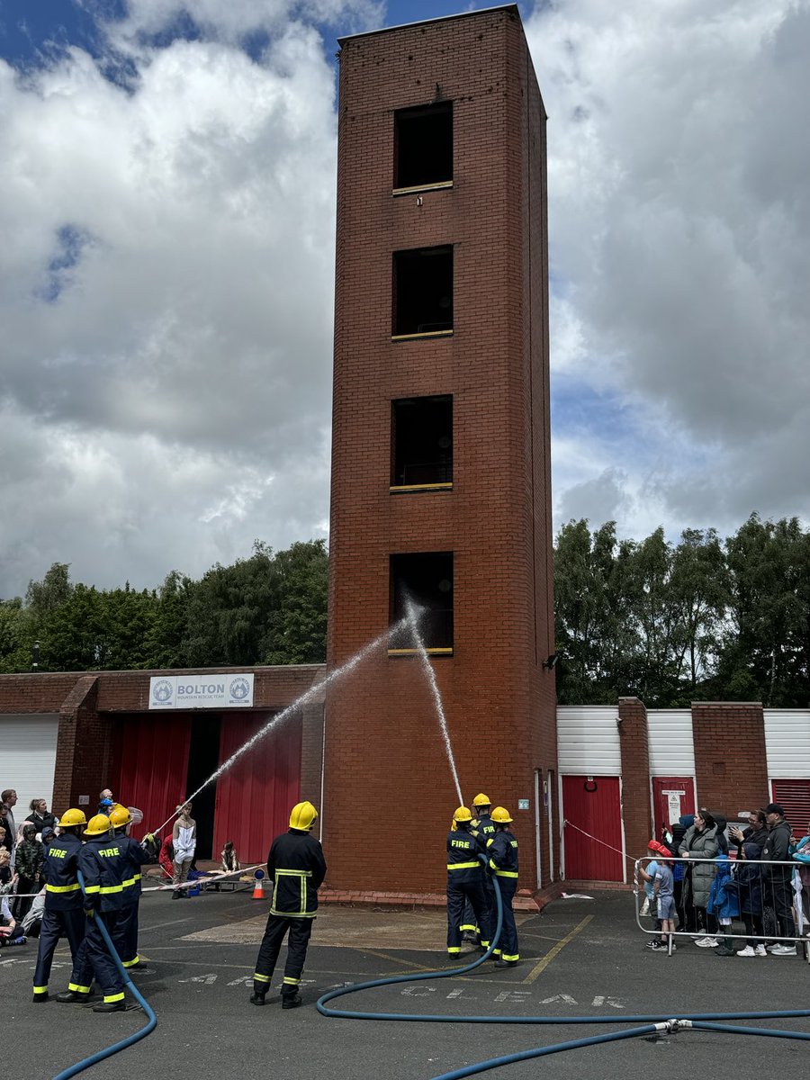 SMAdyTaylor's tweet image. Fantastic display by ⁦@FireBolton⁩ ⁦@manchesterfire⁩ with hose drills