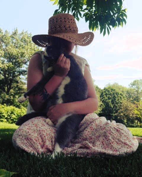 Sumwize's tweet image. Took a little break from harvesting lavender &amp;amp; chamomile to hang out in the yard with my cat yesterday.

He was fine btw, enjoying his chin scratches in this photo.
