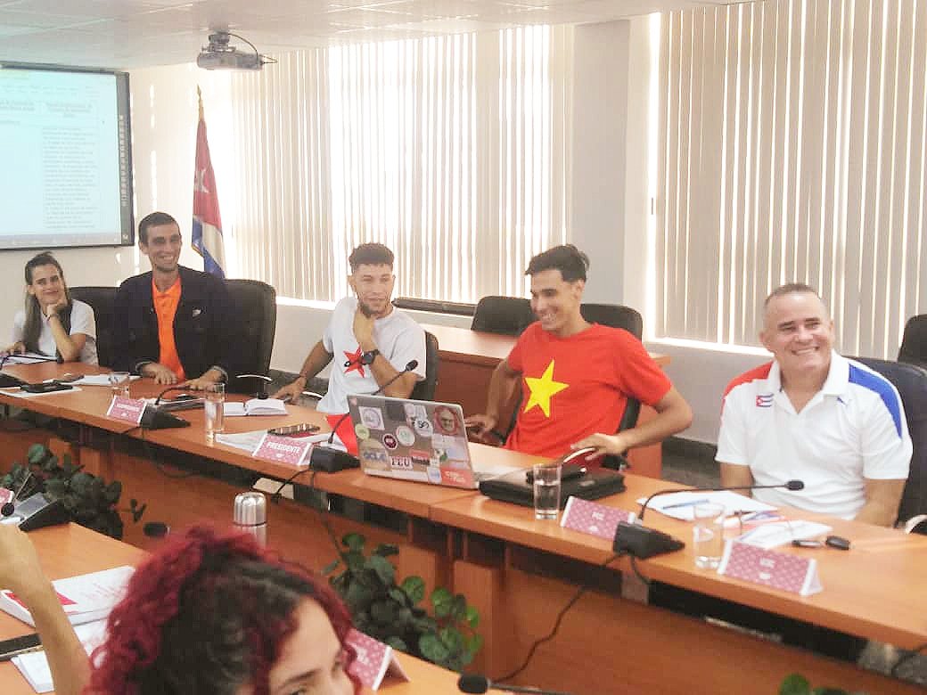 DrArleySilva's tweet image. ✍🏻Para #construir y #transformar modos de actuación está Reunión Ordinaria.En el fin de estar más atono a los #intereses,#objetivos, #necesidades de los #universitarios #cubanos se empeña sistemáticamente las #muchachas y #muchachos del Secretariado Nacional de la #FEUdeCuba .