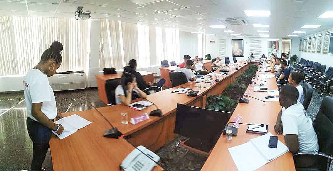 DrArleySilva's tweet image. ✍🏻Para #construir y #transformar modos de actuación está Reunión Ordinaria.En el fin de estar más atono a los #intereses,#objetivos, #necesidades de los #universitarios #cubanos se empeña sistemáticamente las #muchachas y #muchachos del Secretariado Nacional de la #FEUdeCuba .