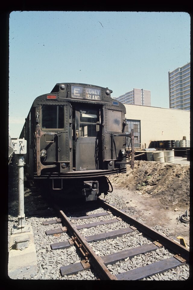NYTransitMuseum's tweet photo. #TransitTrivia: The R-6 #NYCsubway cars were built by three different manufacturers. R6-1 cars were manufactured by the Pressed Steel Car Company, R6-2 by Pullman Standard, and R6-3 by the American Car & Foundry Company. Which R-6 car type is shown in this #NYTMCollection photo? https://t.co/NVr0hBoV9U