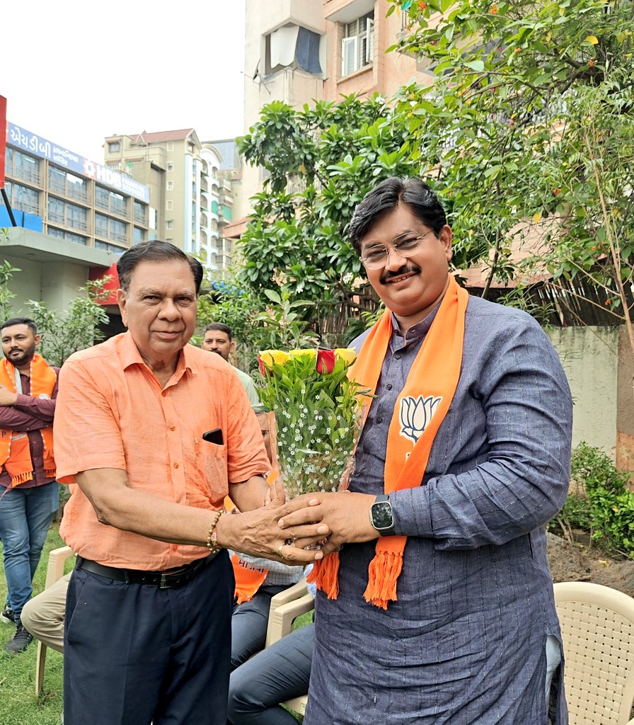 AmitThakerBJP's tweet photo. આ અવસરે સૌને સાંપ્રત પર્યાવરણના સંતુલન માટેની કાળજી અને તકેદારી ની સાથે જવાબદાર નાગરિક બનીને પ્રકૃતિના જતન માટે વધુમાં વધુ વૃક્ષો વાવવા અનુરોધ કર્યો. #TreePlantation #Tree #Tree4Mother https://t.co/Yp84E3Khs6