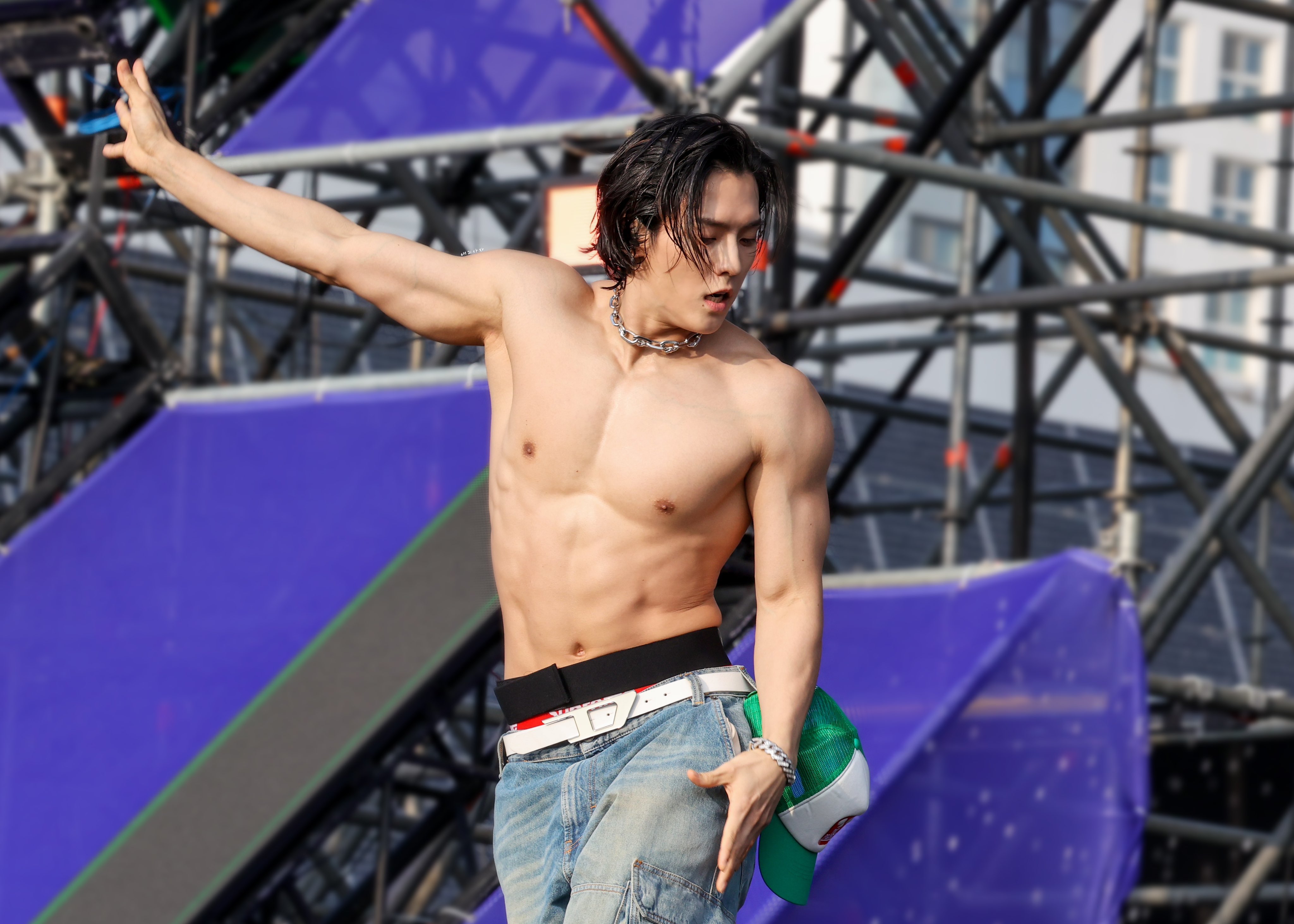 GRz3uWiacAIkx0N?format=jpg&name=4096x4096