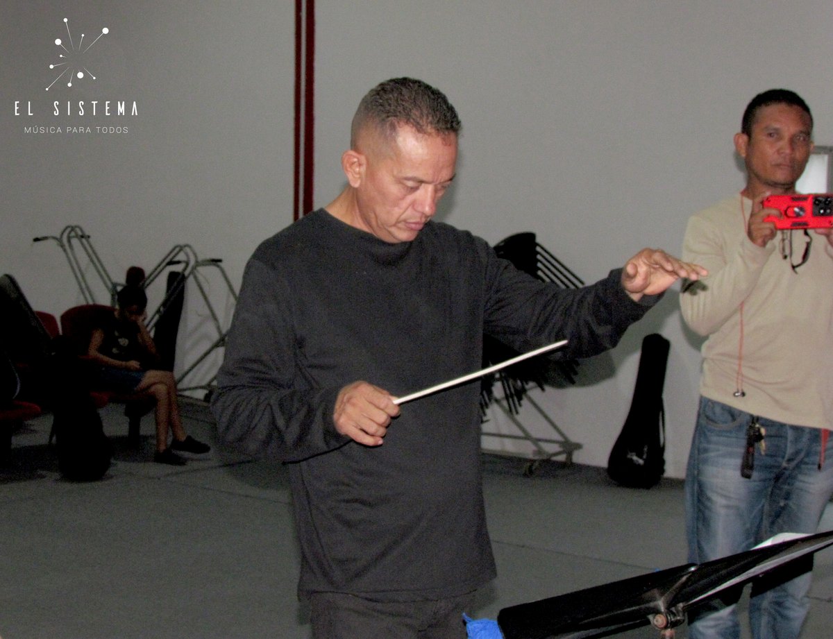 La Orquesta Regional Alma Llanera “Ali Cabello” dirigida por el profesor Isaí Flores visitó el Núcleo San Juan de Payara para compartir saberes con los integrantes y formadores de dicho programa.
#SomosElSistema
#MúsicaParaTodos
#TocarCantarYLuchar
#ElSistemaApure