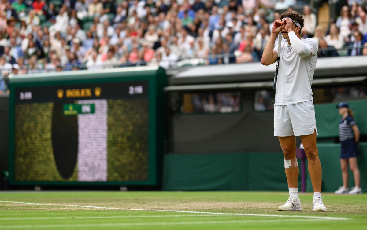 Wimbledon's tweet photo. A call so close, @BenShelton got the binoculars out 👀

#Wimbledon https://t.co/3iXd2EcGAR