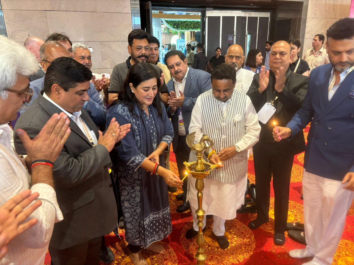 BansuriSwaraj's tweet photo. द टॉय एसोसिएशन ऑफ़ इंडिया द्वारा आज भारत मंडपम, नई दिल्ली में आयोजित टॉय बिज (इंटरनेशनल बी 2 बी एक्सपो) का माननीय सांसद श्री @praveendel जी के साथ उद्घाटन किया।

इस कार्यक्रम में भारत के 400 से अधिक खिलौना निर्माताओं ने प्रतिभाग कर अपने उत्पादों को प्रदर्शित किया।

#ToyBizExpo2024
@BJP4Delhi @BJP4India