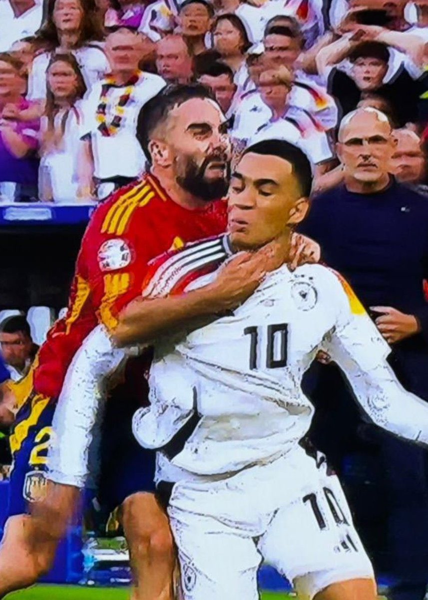Nicht wundern, <a href="/DaniCarvajal92/">Dani Carvajal Ramos</a> ist hauptberuflich Pfleger und wollte bloß Puls fühlen