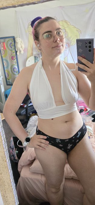I&rsquo;m thinking about getting a live-in house slave 😈 https://t.co/kA9IRjh9KU