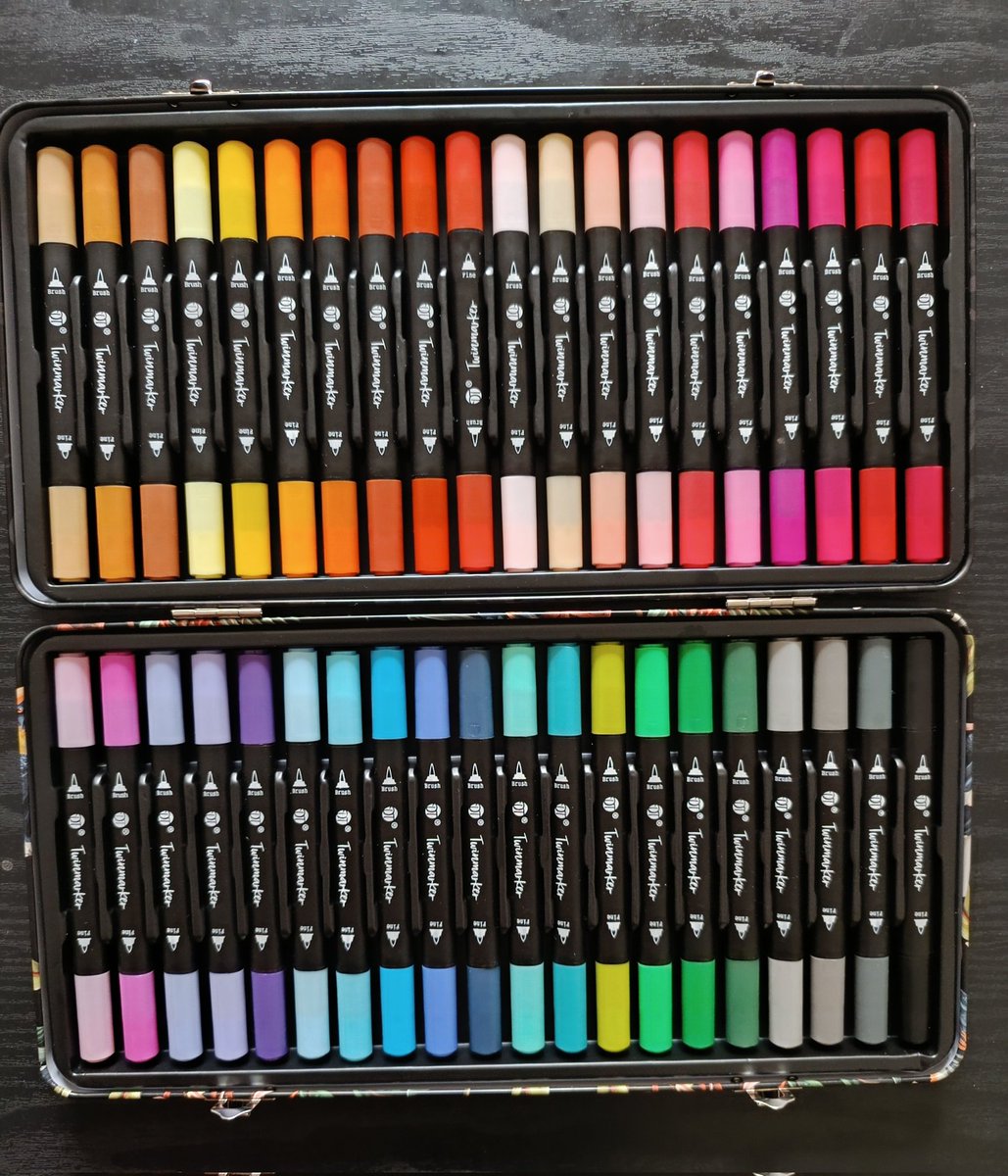 Horoue1's tweet photo. D'ailleurs voilà le set de feutres à alcool que j'utilise quand je n'ai pas de recto-verso sur mes coloriages ☺️
Vraiment je les adore, c'est d'ailleurs ce genre de set que je cherche en feutres acrylique.
Pointe brush et fine
#Coloriage 🎨 #feutre #marquer 🖍️ https://t.co/LwUJ4PH6rL