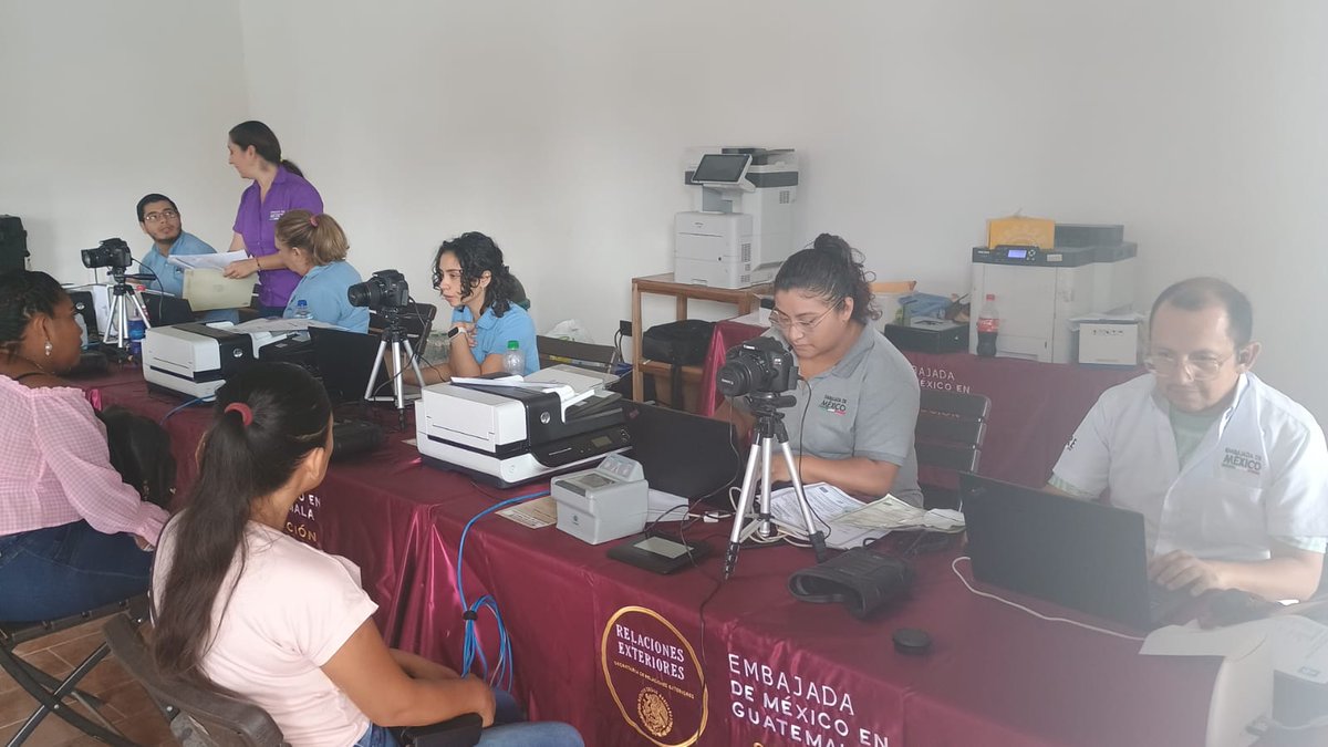 civanglez's tweet photo. Iniciamos Consulado Móvil en Fray Bartolomé de las Casas, Alta Verapaz🇬🇹, organizado por @EmbaMexGua @ConsulMexGuate.
No requieres cita para tramitar registro de nacimiento👶, pasaporte🛂 o credencial para votar🗳🇲🇽.
Te esperamos hoy y mañana en Hotel Posada Don Jonás.
@jaime_vbt https://t.co/hcHEsnk0Sk