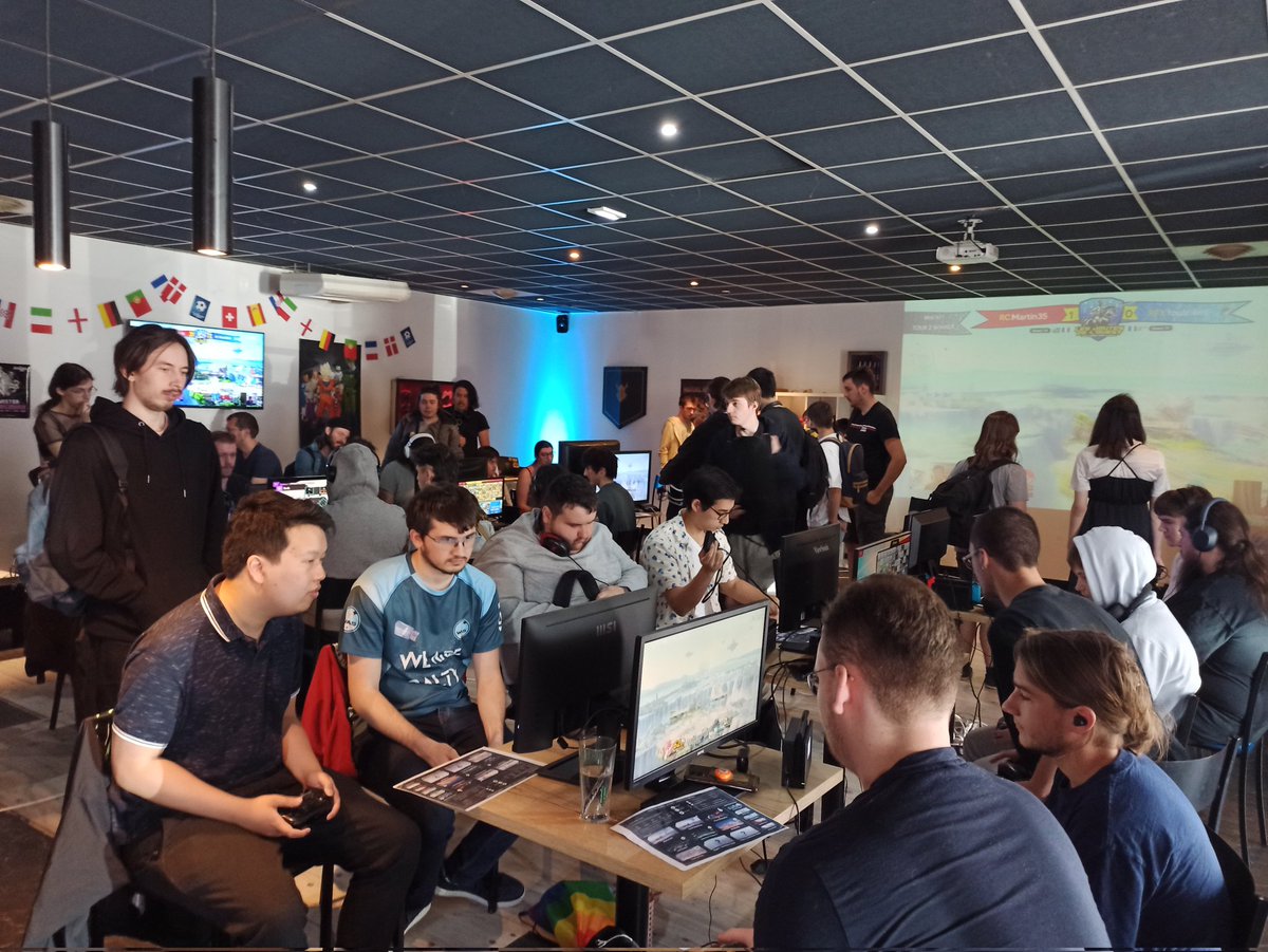 Les Joutes de l'Ouest commencent maintenant ! 🏆 Rejoignez-nous en direct pour un tournoi de Super Smash Bros. Ultimate inoubliable. Qui sortira vainqueur ? 🎮🔥 twitch.tv/survivebox #SSBU #LesJoutesDeLOuest #eSports
