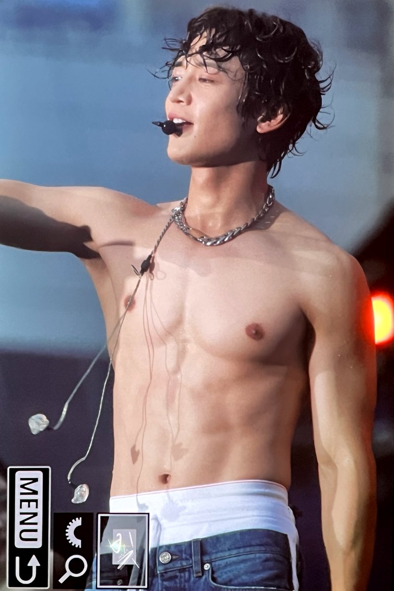 mr_light622's tweet photo. 240706 워터밤

🫣

#샤이니 #SHINee 
#민호 #MINHO #ミンホ https://t.co/WPTOP5d9T6