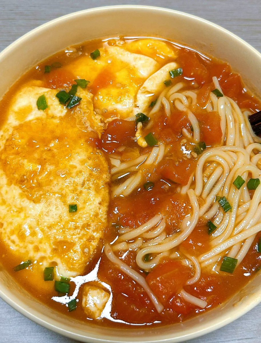drsprax's tweet photo. Who can resist a bowl of tomato poached egg stewed noodles for a midnight snack 🥰 https://t.co/lcvduUxbfN