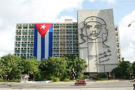 #CubaViveYVence Seguimos en combate por más decoro, bienestar y patria.