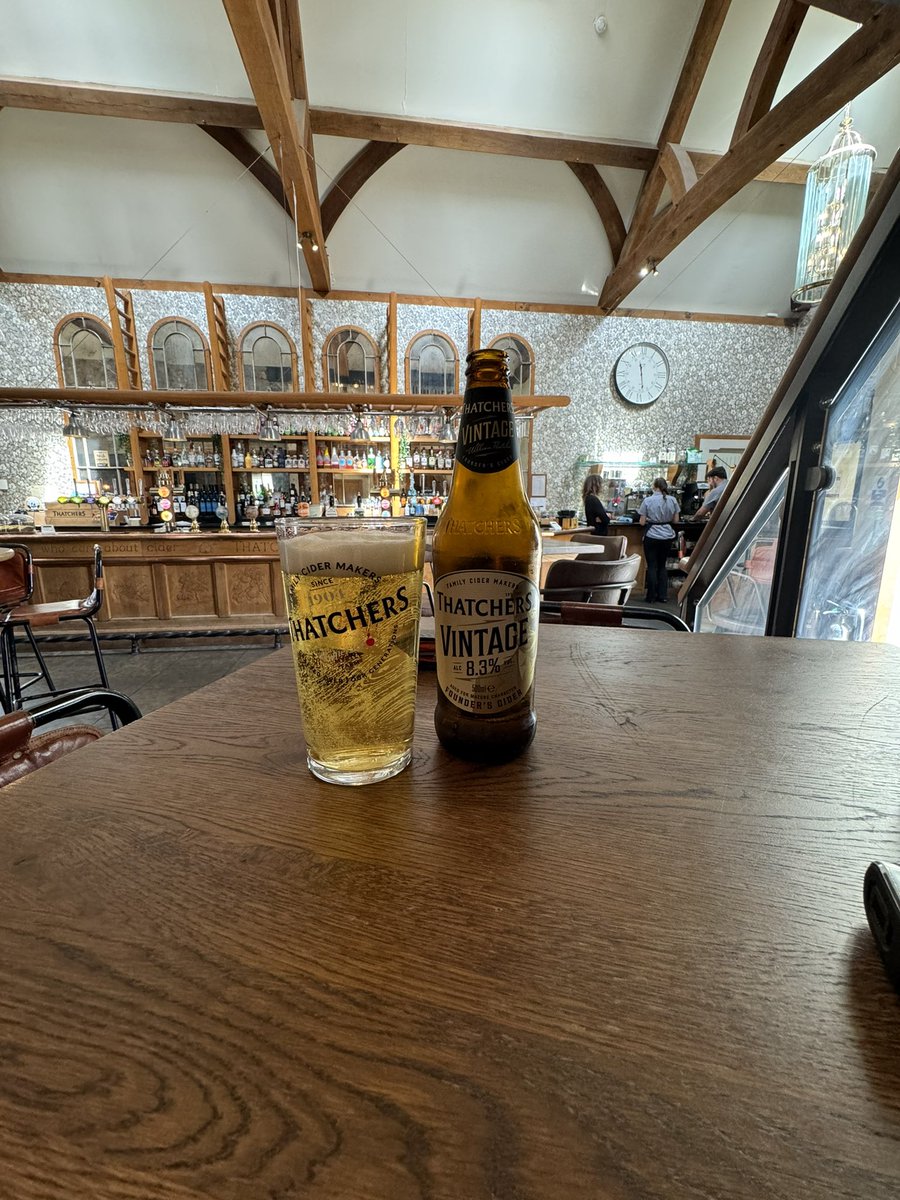 Simon197852's tweet image. I know it's not sunday but i thought i should come to my place of worship and drink a pint of Gods juice 🙏🤣🙏 @TimeLineSkulls #praisebe