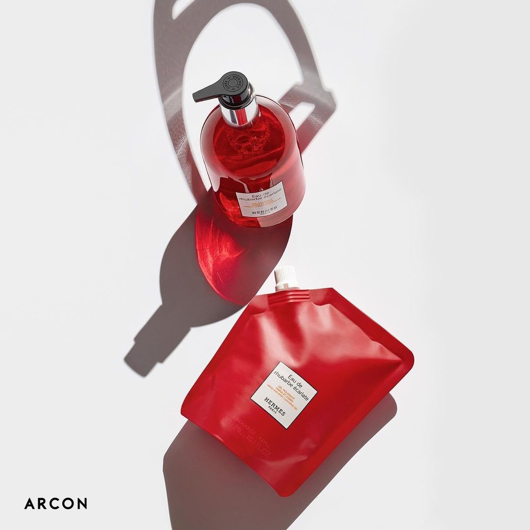 ArconKozmetik's tweet image. Kalıcılığı yüksek kokulu yağlardan, losyonlara ve sabunlara kadar geniş bir skalada büyüleyici notalar sunan Le Bain Hermès, kendinize hediye edeceğiniz nazik bir bakımın yumuşak dokunuşlarını içeriyor.

# LeBainHermes #Hermes #EnchantingNotes