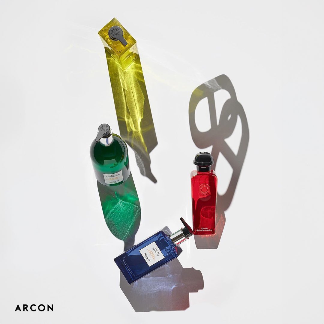 ArconKozmetik's tweet image. Kalıcılığı yüksek kokulu yağlardan, losyonlara ve sabunlara kadar geniş bir skalada büyüleyici notalar sunan Le Bain Hermès, kendinize hediye edeceğiniz nazik bir bakımın yumuşak dokunuşlarını içeriyor.

# LeBainHermes #Hermes #EnchantingNotes