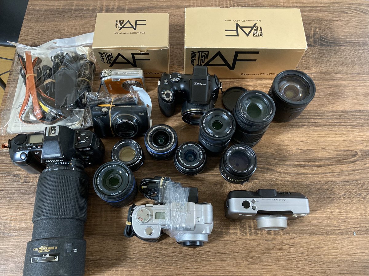 kiri10170822's tweet image. むつのハードオフでこんなに仕入れ出来た( ｰ̀дｰ́)و バイヤー誰もおらん…😭