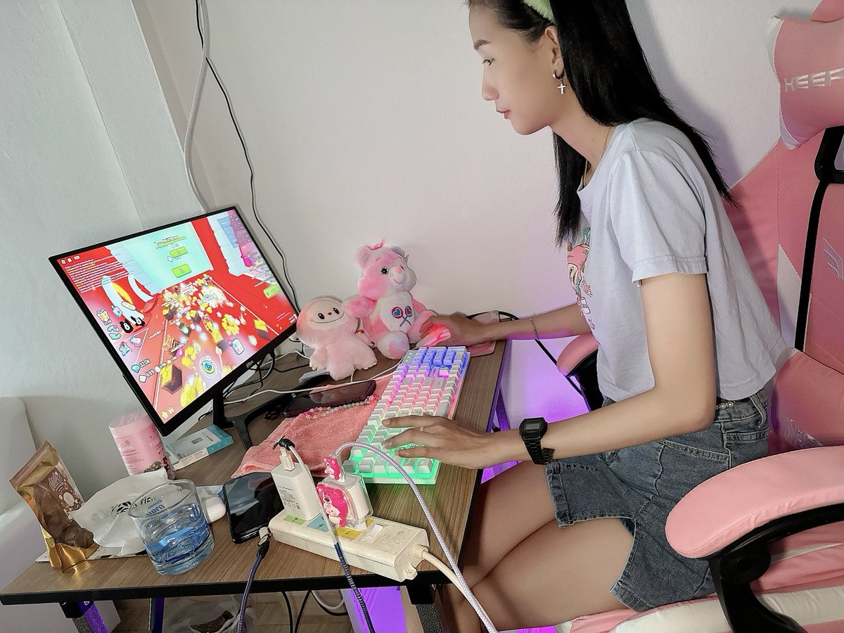 Maprang_ig's tweet photo. เบื่อแล้วกดเกม อยากลองกดเทอบ้าง 🤪
#เล่นทวิตนี้ #ทวิตอื่นไม่ใช่ 
IG: _maprang.ig
IG: _maprang_al

#พนัสนิคม #ชลบุรี #บ้านเซิด https://t.co/Np1dNJ6WVl