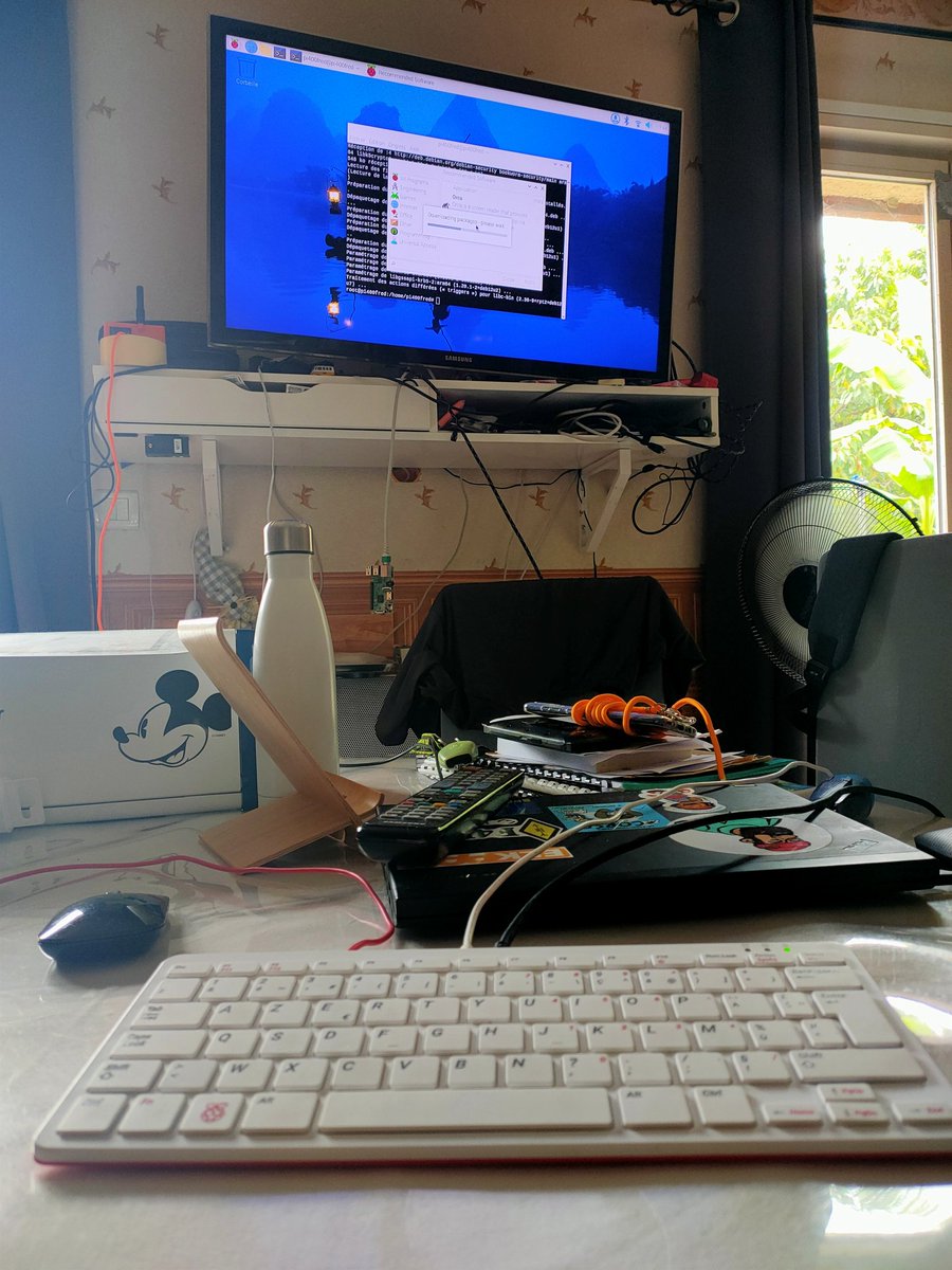 F4EED's tweet photo. Allez hop, remise en route du #raspberrypi #pi400 pour de nouvelles applications https://t.co/Mfzl7hJoa0