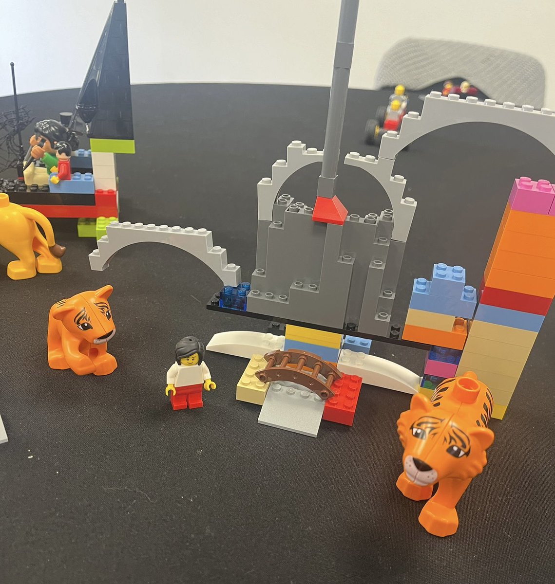 change_experts's tweet image. Team building activities with #PCN staff this week 💙 can’t beat the Lego serious play kit for breaking down barriers in a team and building back stronger - some creative towers and amazing models built ⭐️ #StaffMatter #teambuilding #VisionSetting