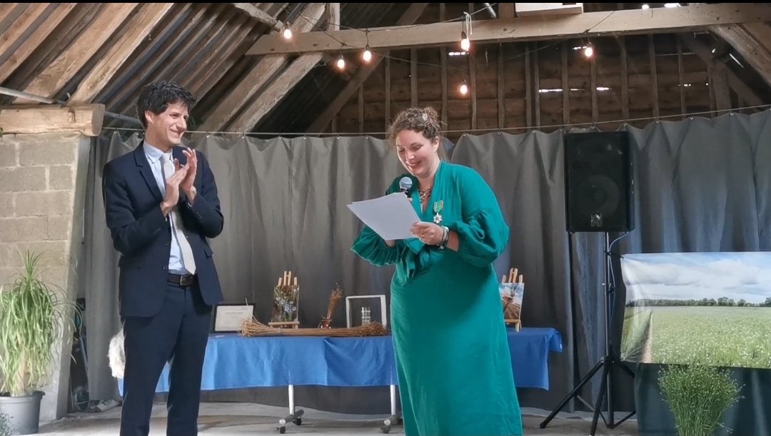 #Thread #ReconnaissanceRéciproque
Un chapitre #ComPositive

J'ai eu la chance d'assister à une expérience enrichissante que l'on pourrait résumer par
"Je vous remercie de me remercier"  
Ou
Quand <a href="/agri_zoom/">Nadège PETIT 👩‍🌾</a> remercie l'#Agriculture de l'avoir faite Chevalier du #MériteAgricole