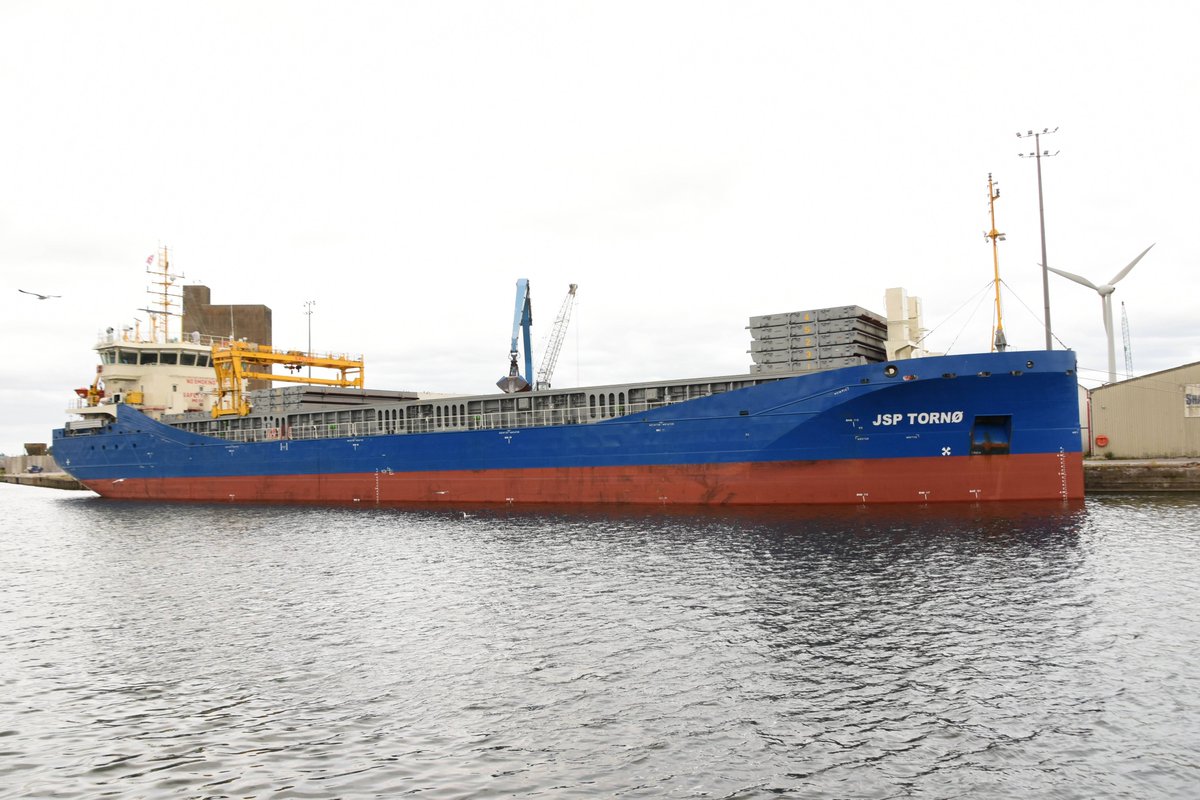 sharpnessmike's tweet image. Unloading a grain cargo from JSP TORNO at Sharpness 28th June.