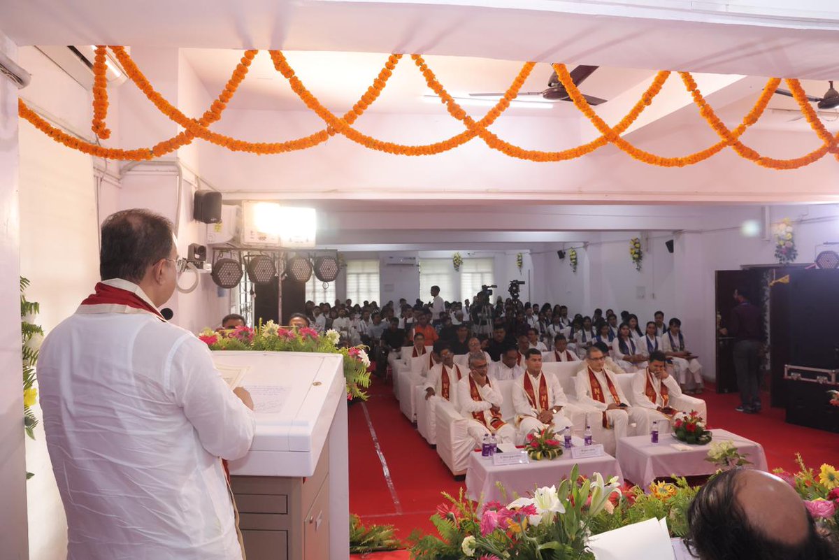 Mangal Pandey (@mangalpandeybjp) on Twitter photo राष्ट्रीय औषधीय शिक्षा एवं अनुसंधान संस्थान (NIPER), हाजीपुर के 6वें दीक्षांत समारोह में शामिल होकर संस्थान से उत्तीर्ण छात्र छात्राओं को डिग्री देकर संबोधित किया। राष्ट्रीय औषधीय शिक्षा एवं अनुसंधान संस्थान (NIPER), हाजीपुर के 6वें दीक्षांत समारोह में शामिल होकर संस्थान से उत्तीर्ण छात्र छात्राओं को डिग्री देकर संबोधित किया।