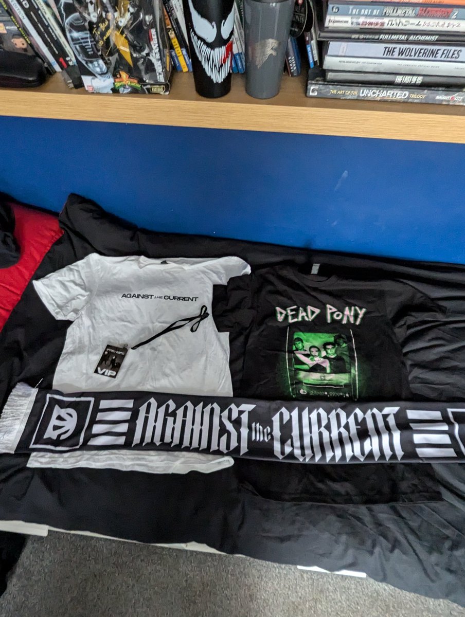 ShortGuy89's tweet photo. Got some really awesome @ATC_BAND items with the VIP upgrade! Got a signed lanyard and an awesome ATC scarf which is so cool! I picked up a tour shirt as well as a @deadponyband shirt too!
#againstthecurrent #lafayette #london #intimateshow #vipexperience #meetandgreet https://t.co/p4tj85CyoK