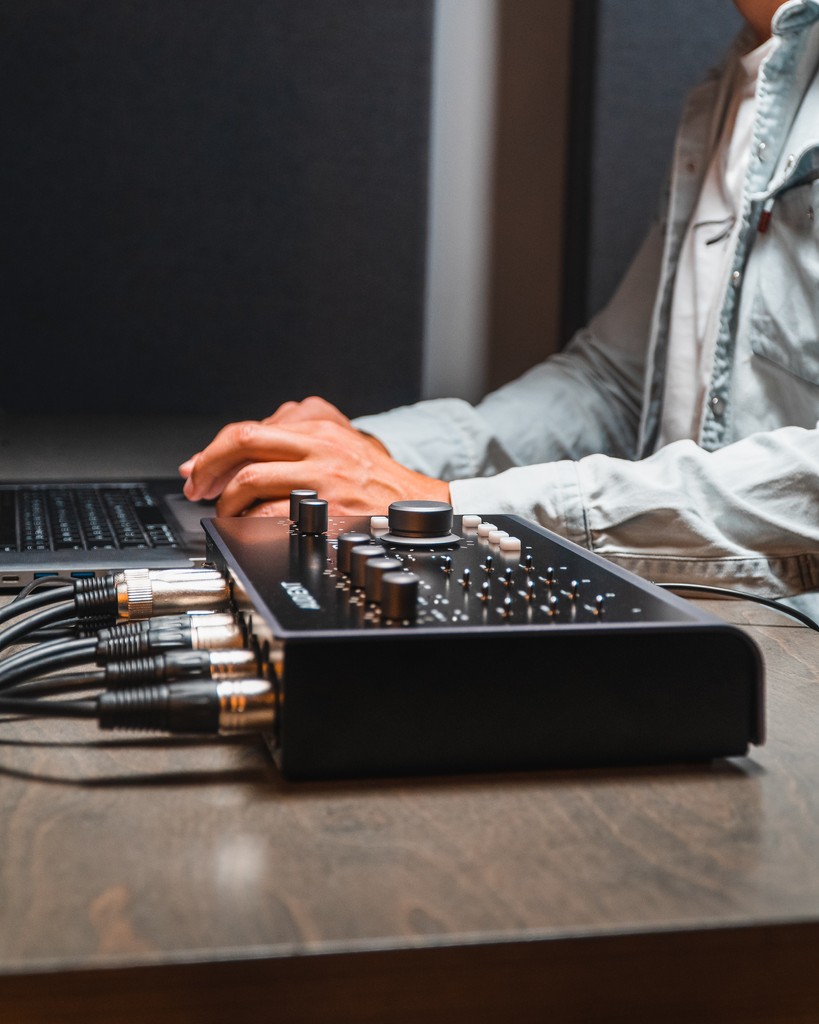 AudientWorld's tweet photo. Looking for a new centrepiece for your studio? ποΈπ
iD44 MKII delivers 126dB of dynamic range, ensuring that you're capturing a transparent and accurate representation of your audio source π€©π
Link ππ https://t.co/e0EcFllcGe
#Audient #iD44 #iD44MKII https://t.co/5DuN9yMdMl