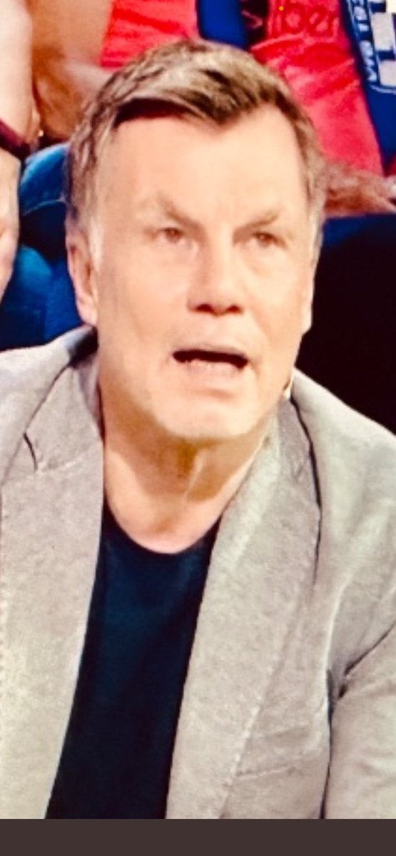 Fake_Reif's tweet photo. Der RTL-Chef, wenn er realisiert, dass das #RTLEMStudio noch bis nächste Woche Sonntag läuft. https://t.co/iCAh06MRzp